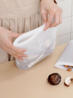 [인블룸] 다용도 스탠딩 다회용 실리콘 지퍼백 1000ml