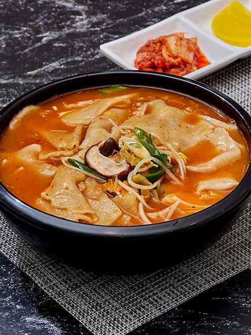 칼칼한 진한 국물 맛 일산칼국수 얼큰 수제비