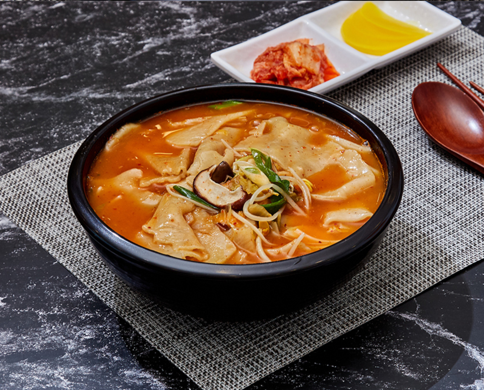 상품코드 : IC004 칼칼한 진한 국물 맛 일산칼국수 얼큰 수제비