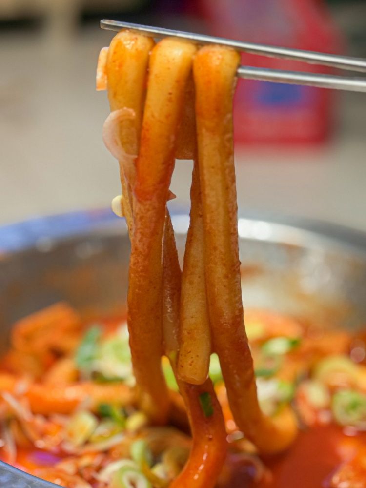쫄깃한 누드밀떡 추억의 국민학교 앞 밀떡볶이