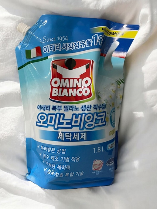 오미노비앙코 화이트머스크향 세탁세제 리필용 1.8L